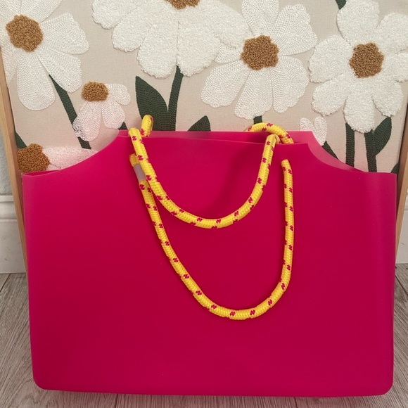 Sol de Janeiro exclusive Rio radiance tote shocking pink - Picture 2 of 6